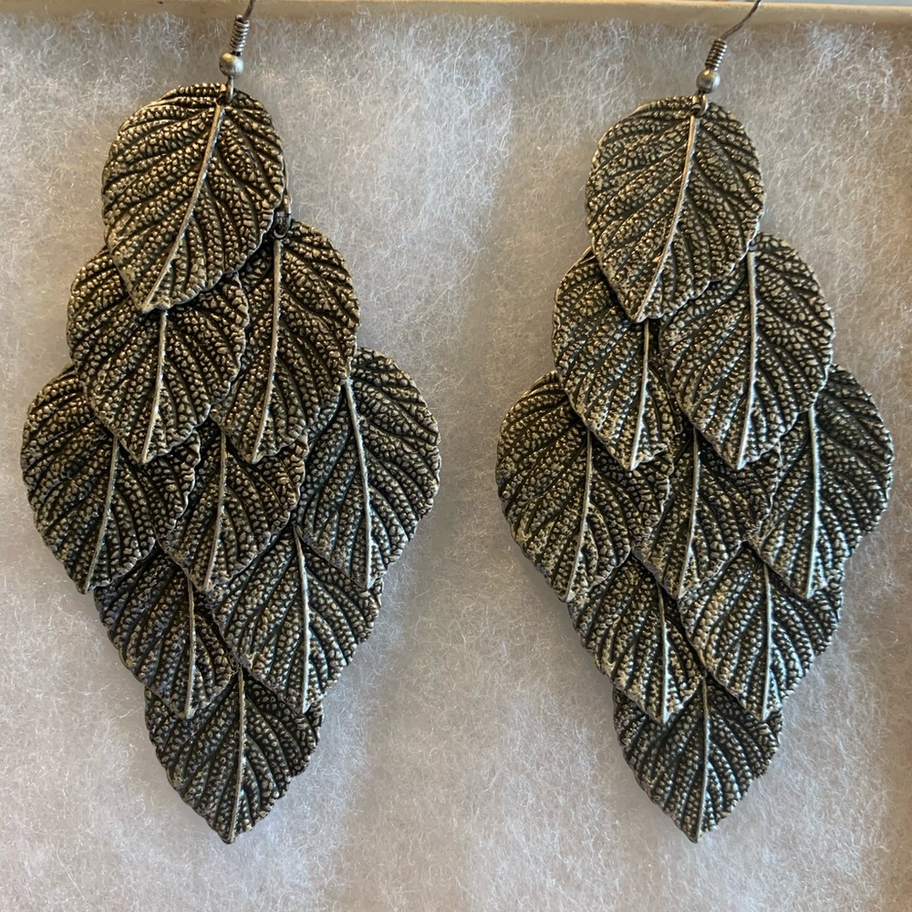 Bundle of large earrings